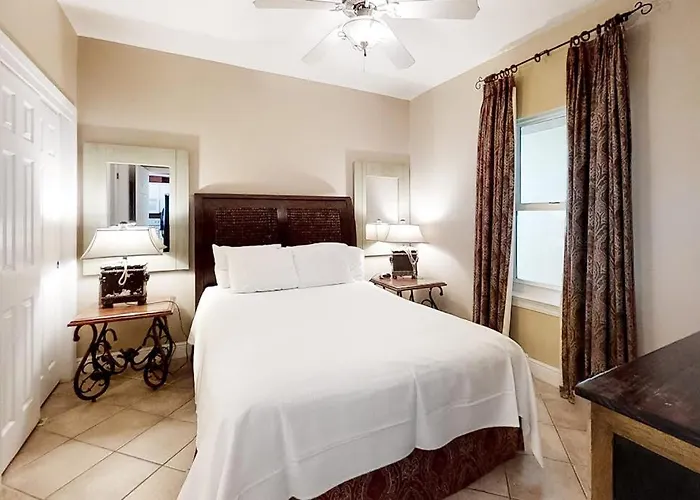Crystal Shores West 102 Holiday home *